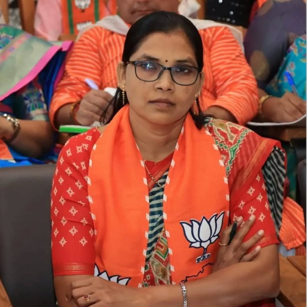 તા.૨૮-૧૨-૨૦૨૫ ના રોજ તાપી જિલ્લા ભાજપના કાર્યકર શ્રીમતી કૈલાશબેન ગામીતજીને ભારતીય જનતા પાર્ટી ગુજરાત પ્રદેશમાં મંત્રી તરીકે નિયુક્ત થવા બદલ ખૂબ ખૂબ અભિનંદન.